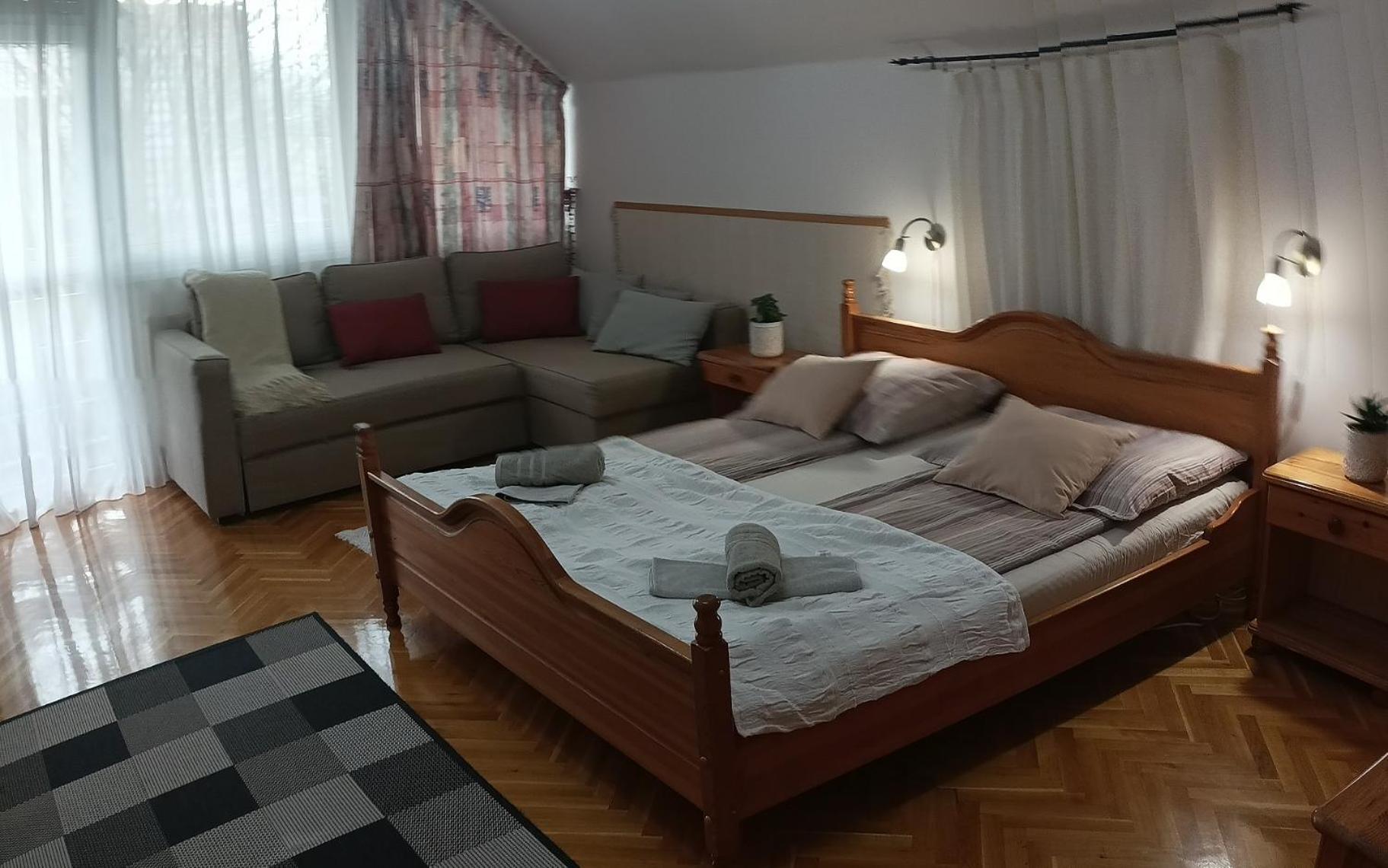 Fonix Apartmanhaz ハイデゥソボスロー エクステリア 写真