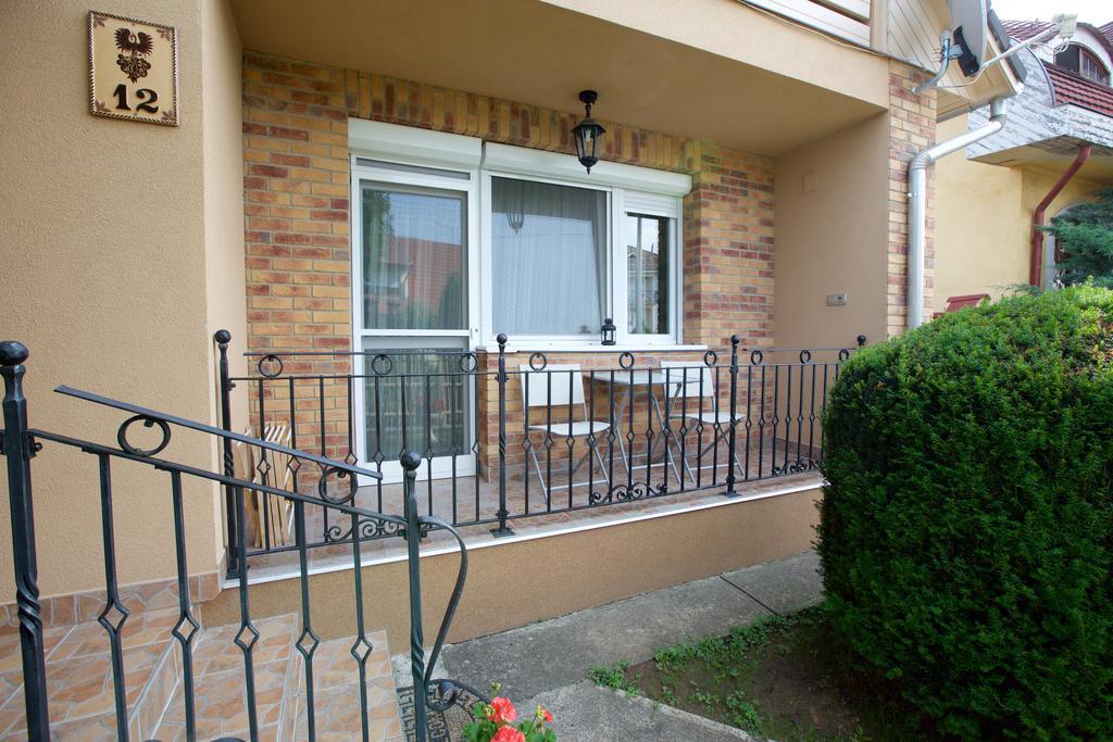 Fonix Apartmanhaz ハイデゥソボスロー エクステリア 写真