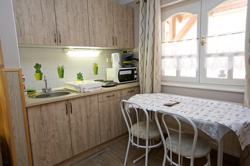 Fonix Apartmanhaz ハイデゥソボスロー エクステリア 写真
